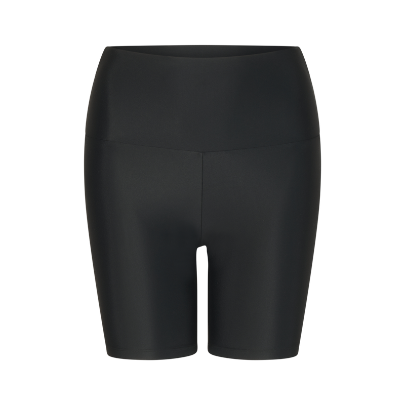 Produktbild der Radler Shorts in Schwarz von vorne