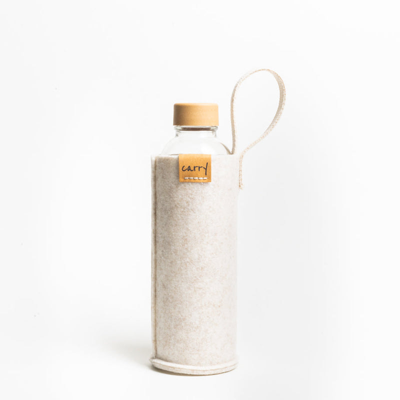 CARRY Schutzhülle für Trinkflaschen aus Glas in beige mit Trageschlaufe für unterwegs